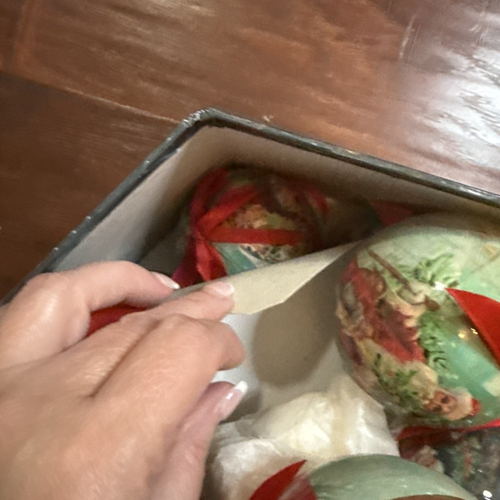Vintage Set of 12 Decoupage/Paper Mache "Antique Santas" Ornaments in Box 1995 - Picture 3 of 3